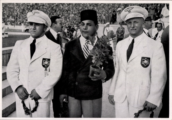 Collector's card Olympia 1936, award ceremony, weightlifters Touni, Ismayr, Wagner