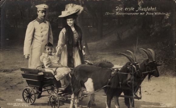 Ak Die erste Ausfahrt, Kronprinzenpaar mit Prinz Wilhelm, Ziegenwagen, Gustav Liersch 1776