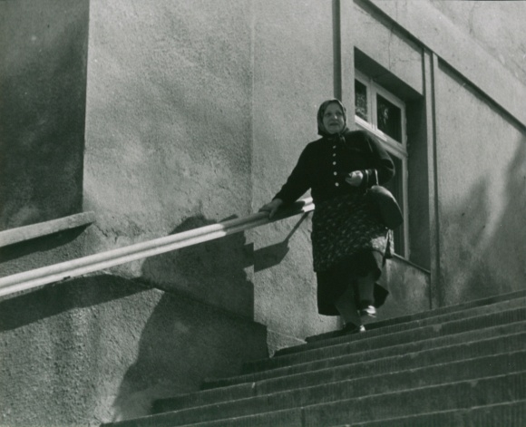 Foto Hans Joachim Spremberg, Berlin, Frau auf einer Treppe