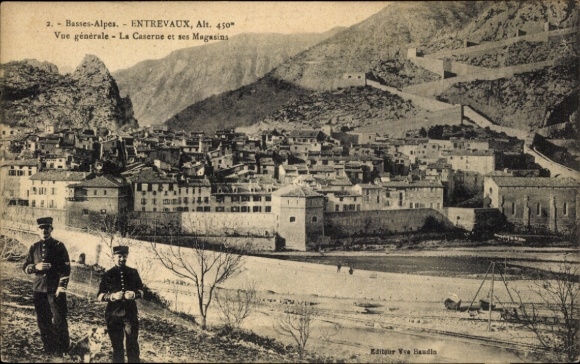PC Entrevaux Alpes de Haute Provence, Alt. 450, Vue générale, La Caserne, views, black and white
