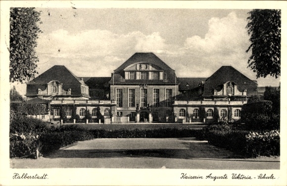 Postcard Halberstadt am Harz, Empress Auguste Viktoria - school, architecture, black and white photo