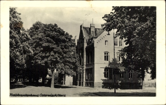 Postcard Osterwieck am Harz, district hospital, building in the park, trees, black and white photo