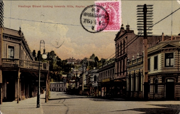Ak Napier Neuseeland, Hastings Street mit Blick auf die Hügel