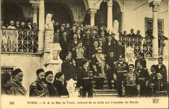 Postcard Tunis Tunesien, The Bey of Tunis, surrounded by his retinue on the Bardo staircase, ND Photo