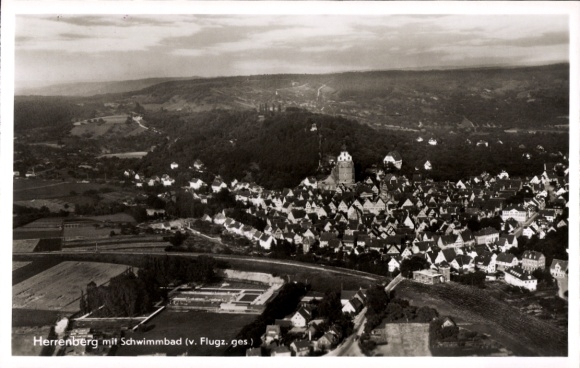 Ak Herrenberg in Württemberg,  Schwimmbad, Luftaufnahme, Landschaft