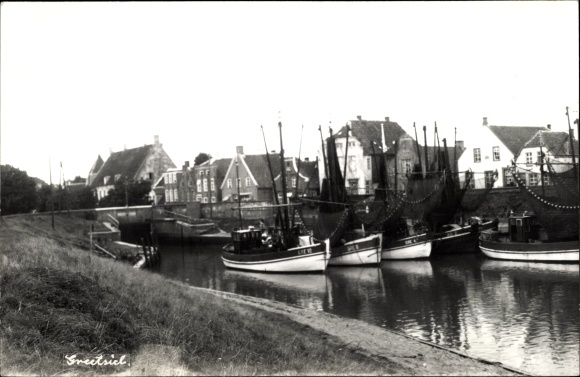 Postcard Greetsiel Krummhörn in Ostfriesland, harbor picture, fishing boats