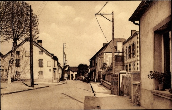 Postcard Etroussat Allier, La Rue de la Poste