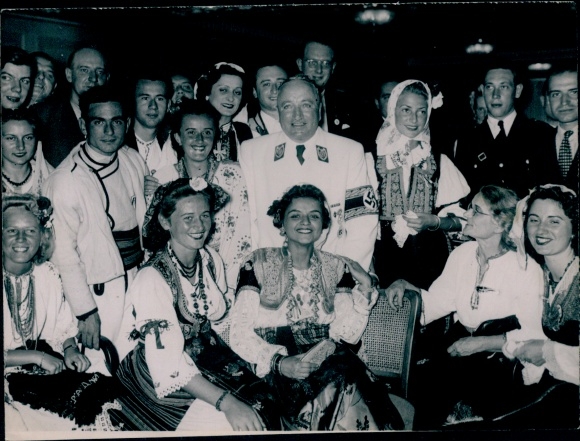 Photo 5th Reich Conference KdF in Hamburg, Dr. Ley with a traditional costume group from Bulgaria, 1939