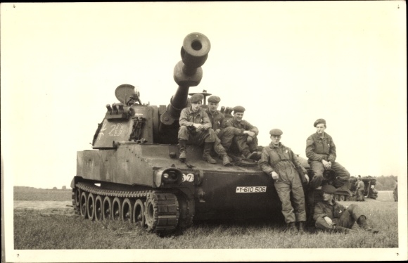 Photo Postcard soldiers with tanks, Bundeswehr, Y 610 506