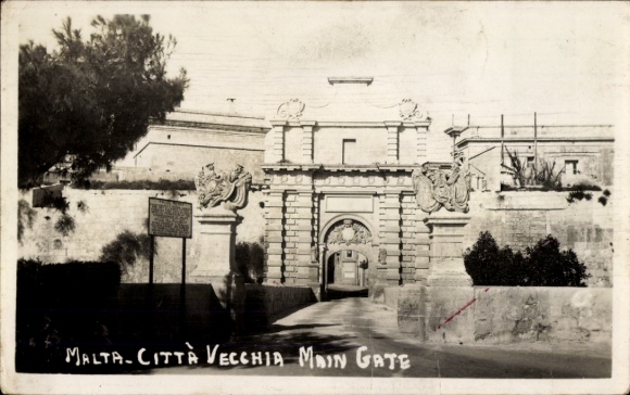 Postcard Vittoriosa Malta, main gate of Città Vecchia, historic building, monumental architecture