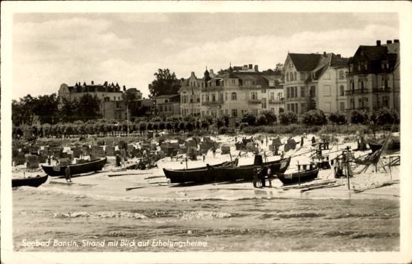 Postcard Ostseebad Bansin on Usedom, beach, holiday homes, boats, people at the water