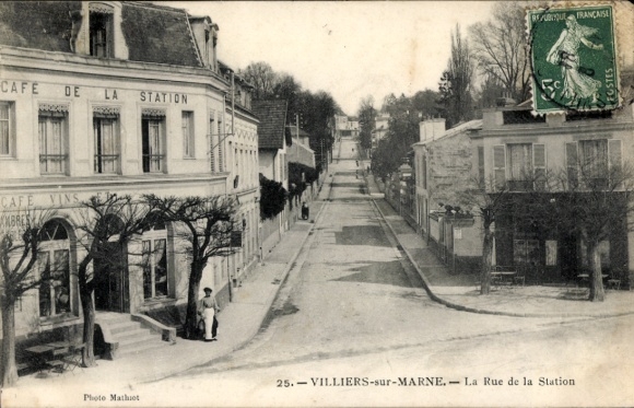Ak Villiers sur Marne Val de Marne, La Rue de la Station, Café