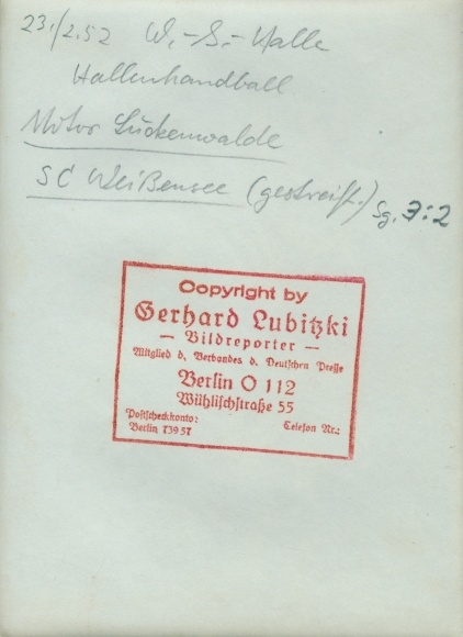 Photo Berlin Prenzlauer Berg, indoor handball, Luckenwalde versus Weißensee, February 23, 1952, Seelenbinder H.