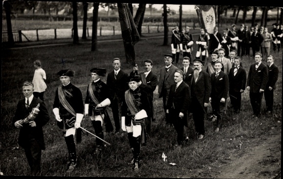 Studentika Photo Postcard Ludwigslust in Mecklenburg, students