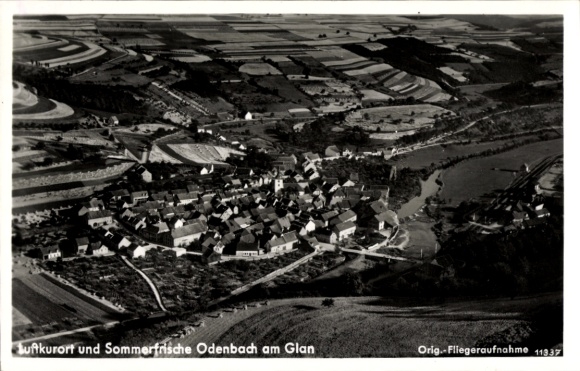 Ak Odenbach am Glan Pfalz, Luftaufnahme von  Sommerlandschaft, kleine Häuser, Felder
