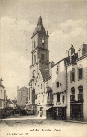 Postcard Vannes Morbihan, Eglise Saint-Patern, building, clock tower, market square
