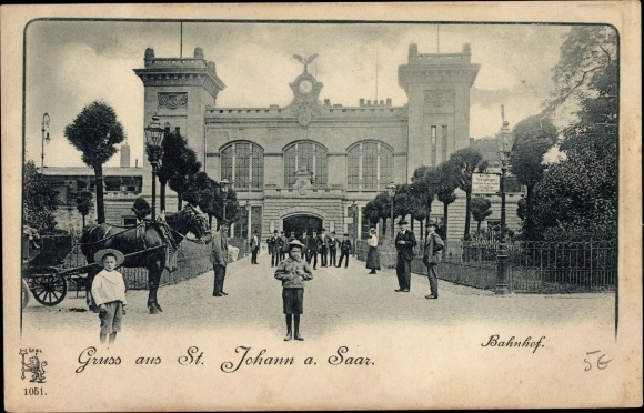 Ak St. Johann Saarbrücken im Saarland, Bahnhof, Bahnhofsvorplatz, Kinder, Kutsche