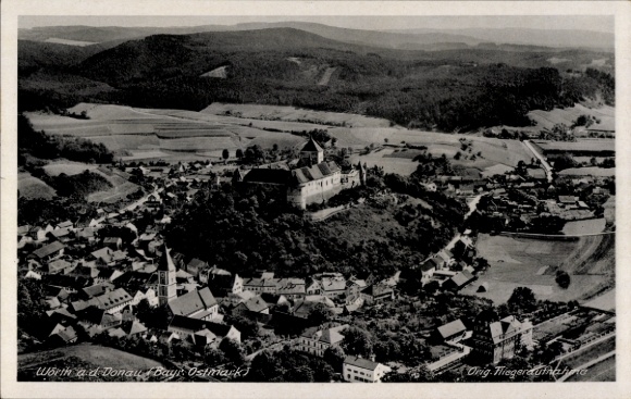 Ak Wörth an der Donau Oberpfalz Bayern, Luftaufnahme von Worth, Schloss, Fluss, umliegende Landsc