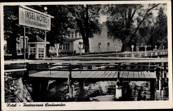 Postcard Berlin Zehlendorf Nikolassee, island hotel and restaurant Lindwerder, landing stage