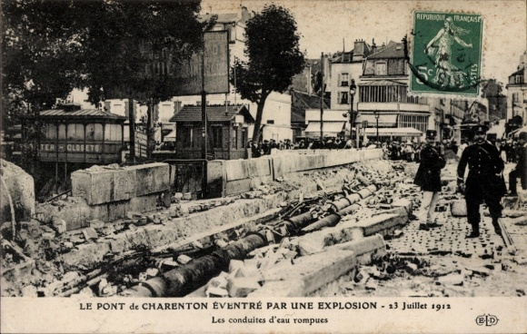 Postcard Charenton le Pont Val de Marne, destroyed bridge, explosion 1912, water pipes