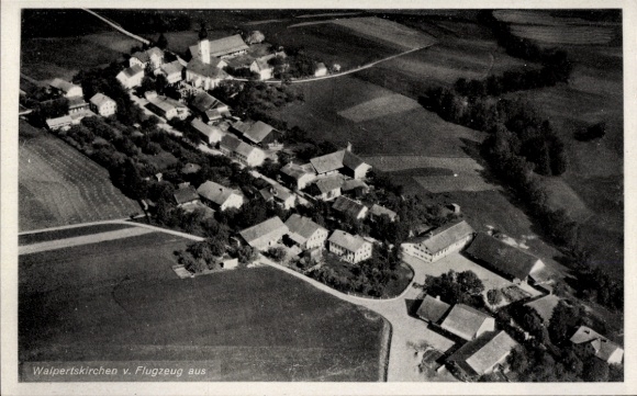 Ak Walpertskirchen Oberbayern, Luftaufnahme von  ländliche Umgebung, Gebäudeansicht