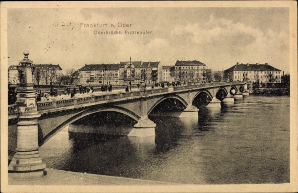 Postcard Frankfurt an der Oder, Oder Bridge, Prinzenufer, people on the bridge