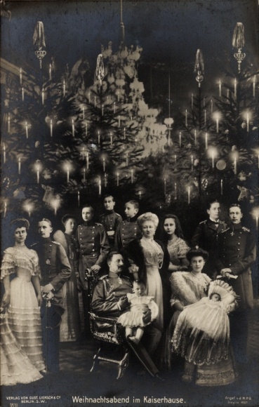 Picture Christmas Eve in the Imperial House, Empress Auguste Viktoria, Emperor Wilhelm II, Princes