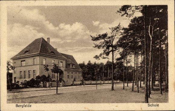 Postcard Bergfelde Hohen Neuendorf in Brandenburg, school