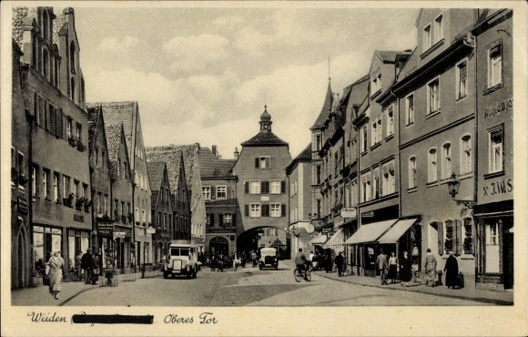 Ak Weiden in der Oberpfalz Bayern, Oberes Tor, Gebäude, Passanten
