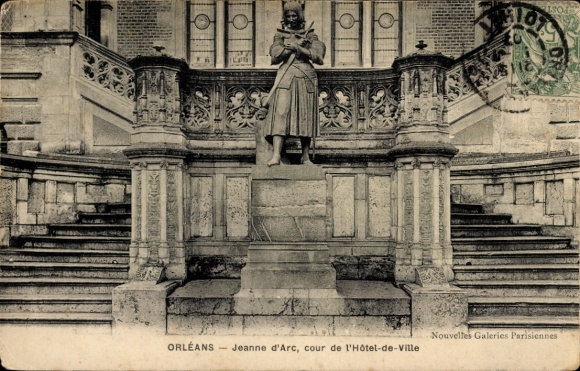 CPA Orléans Loiret, Joan of Arc, cour de Hôtel de Ville