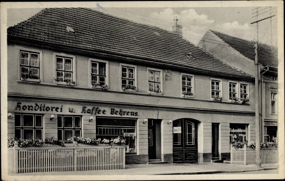 KP Genthin, cukiernia i kawiarnia Behrens, Hindenburgplatz