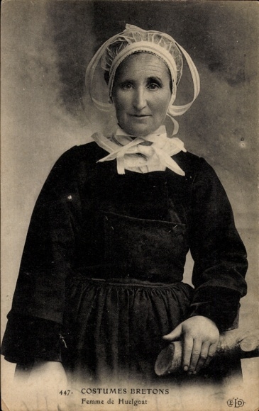 Postcard Huelgoat Finistère, Breton costumes