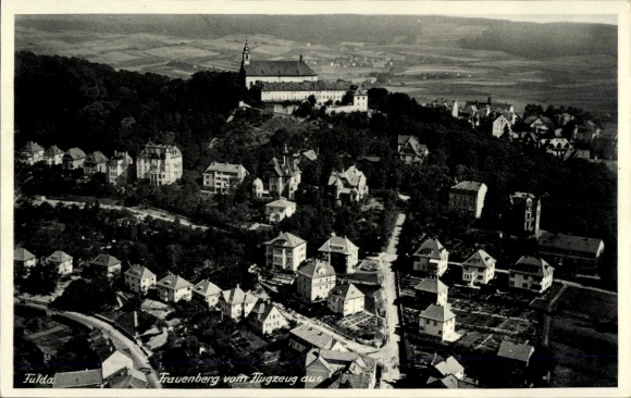 Ak Fulda in Hessen, luchtfoto van Frauenberg, stadsgezicht, architectuur