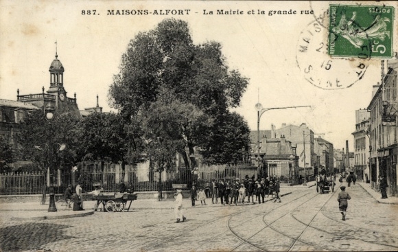 CPA Maisons Alfort Val de Marne, La Mairie and la grande rue