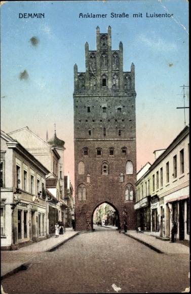 Ak Demmin in West-Pommeren, Anklamer Straße met Luisentor