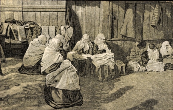 Postcard Thessaloniki Greece, veiled Muslim women at the market
