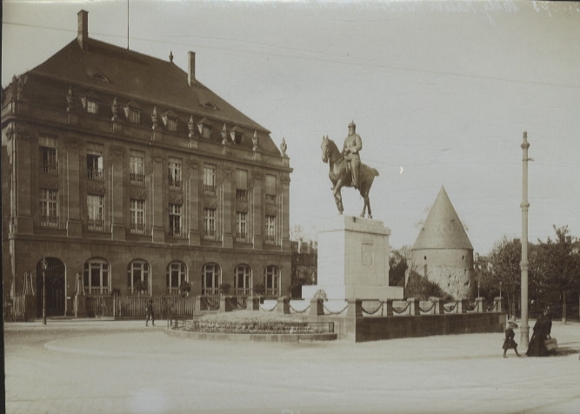 Original photo of Metz on the Moselle in France, Emperor Friedrich Monument and Reichsbank, around 1900