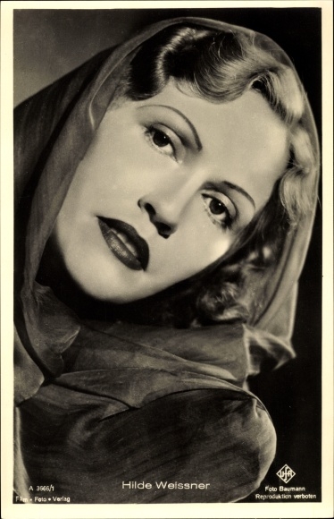 Postcard actress Hilde Weissner, portrait