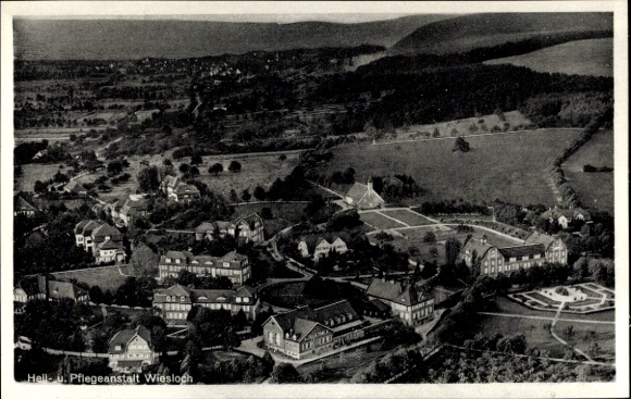 Ak Wiesloch in Baden, Luftaufnahme einer Pflegeanstalt, idyllische Landschaft, beeindruckende Arc