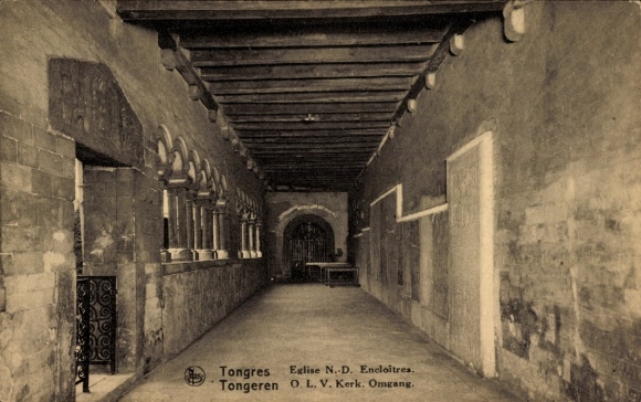 KP Tongres Tongeren Flandria Limburgia, widok wnętrza kościoła, długa sala, okna, ściany z