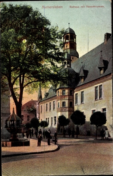 Ak Aschersleben im Salzlandkreis, Hübsches Rathaus, Hennebrunnen,  Architektur, Stadtansicht