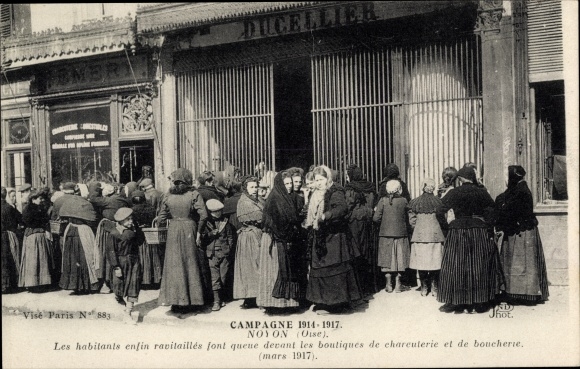Postcard Noyon-Oise, The Inhabitants Finally Supplied, 1917