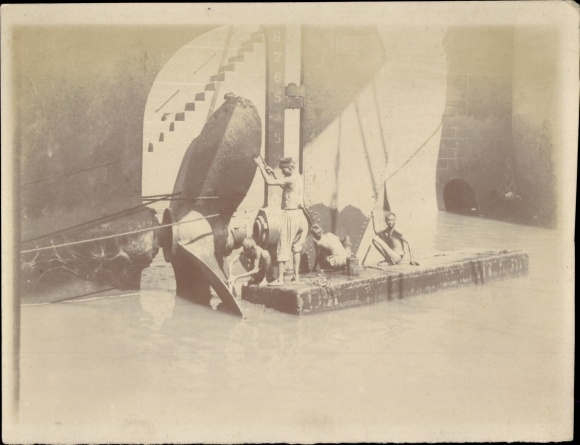 Photo Mumbai Bombay India, German warship, Somali, in dock