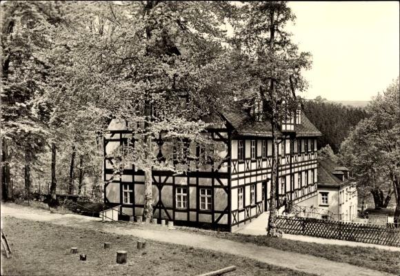 Ak Thermalbad Wiesenbad im Erzgebirge, Sanatorium Robert-Koch-Haus, Fachwerkarchitektur, Landscha