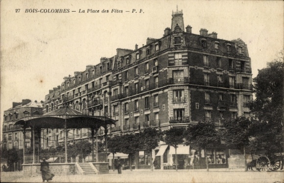 Ak Bois Colombes Hauts de Seine, La Place des Fetes