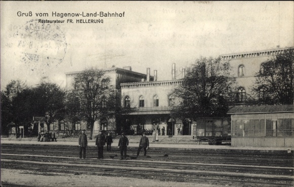 Ak Hagenow in Mecklenburg, Hagenow Land Bahnhof, Gleisseite, Bahnhofsrestaurant