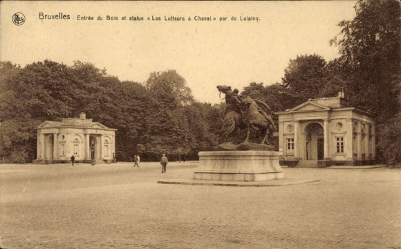 Postcard Bruxelles Brussels, entrance to the forest, sculpture by Lalaing, Les Lutteurs a Cheval