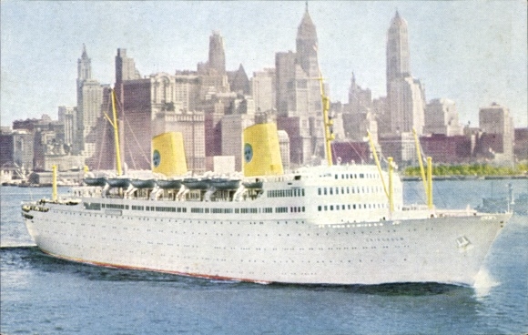 Ak-passagiersschip MS Gripsholm voor de kust van New York