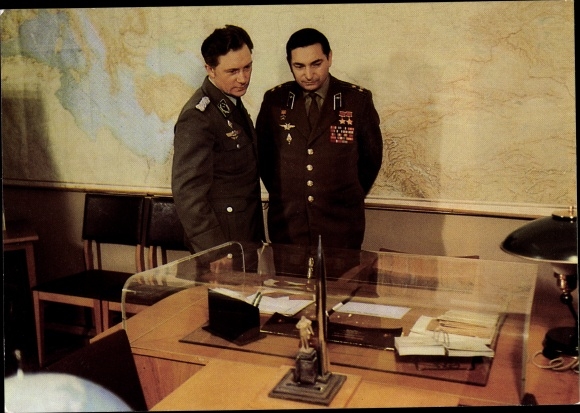 Postcard joint cosmos flight USSR GDR, Valeri Bykowski and Sigmund Jähn