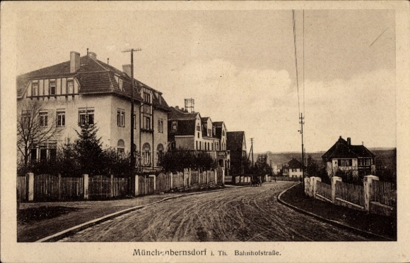 Postcard Münchenbernsdorf in Thuringia, beautiful street view, apartment buildings, rural surroundings